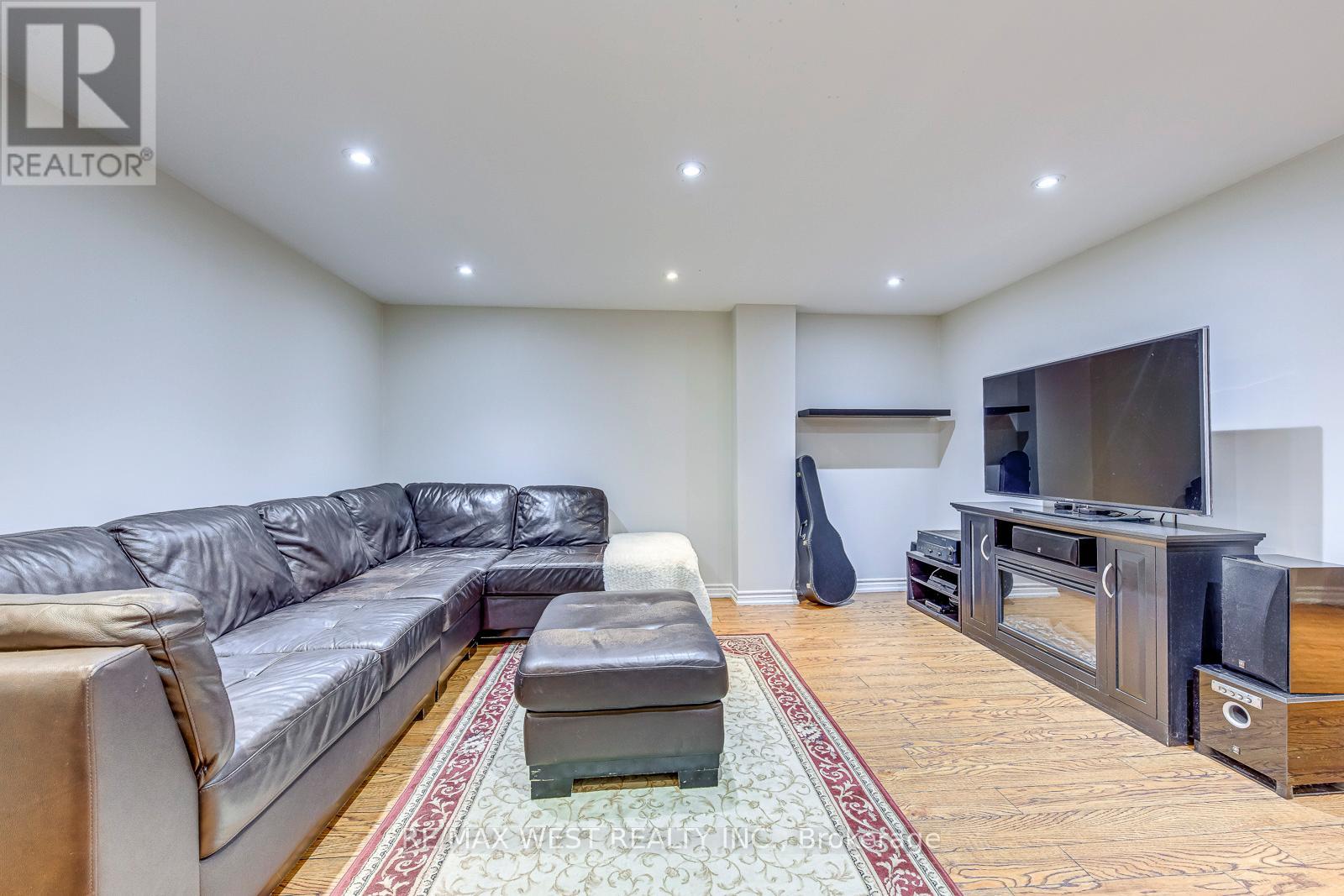 Photo 38 of 56 Laura Sabrina Drive, Vaughan ON