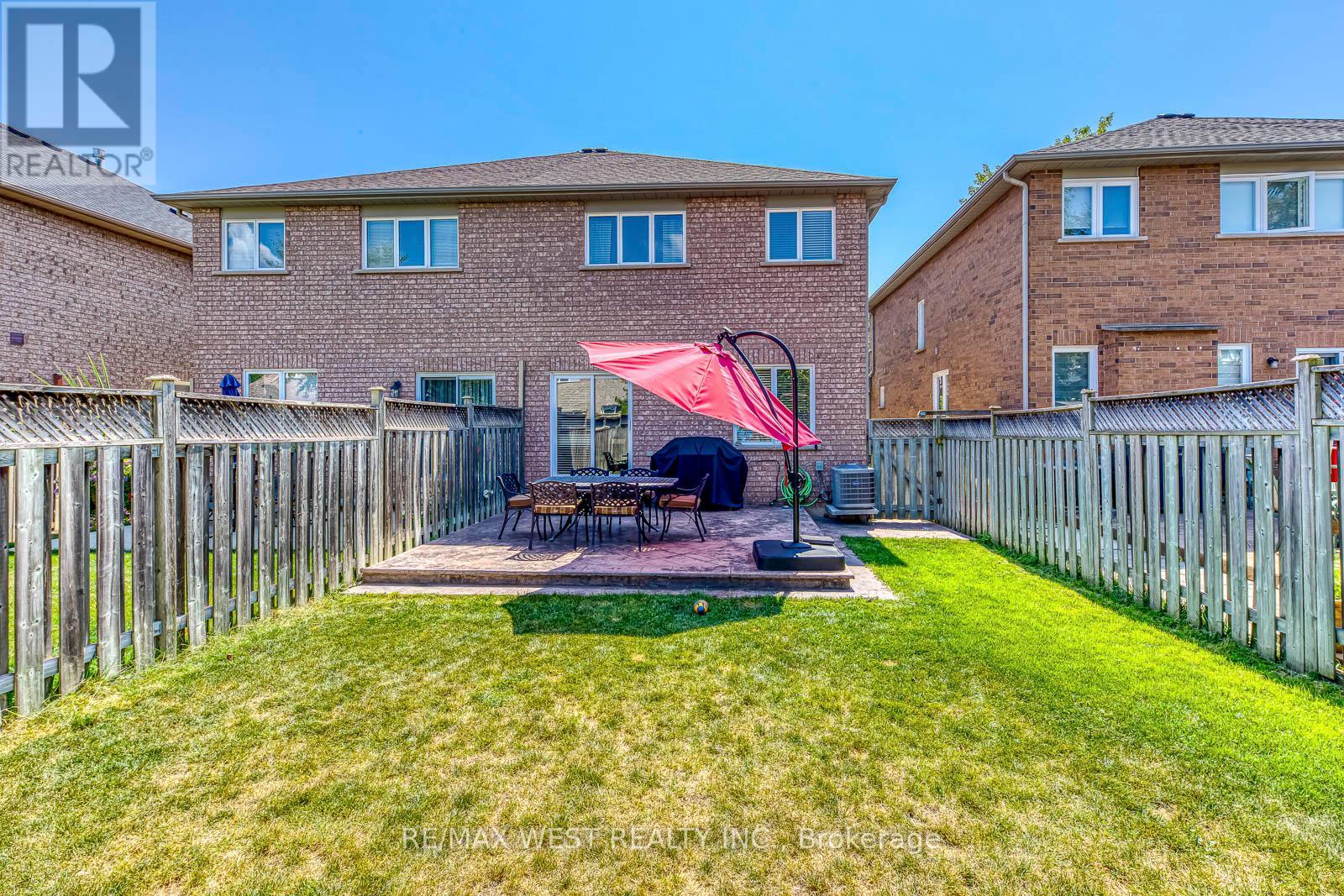 Photo 10 of 56 Laura Sabrina Drive, Vaughan ON