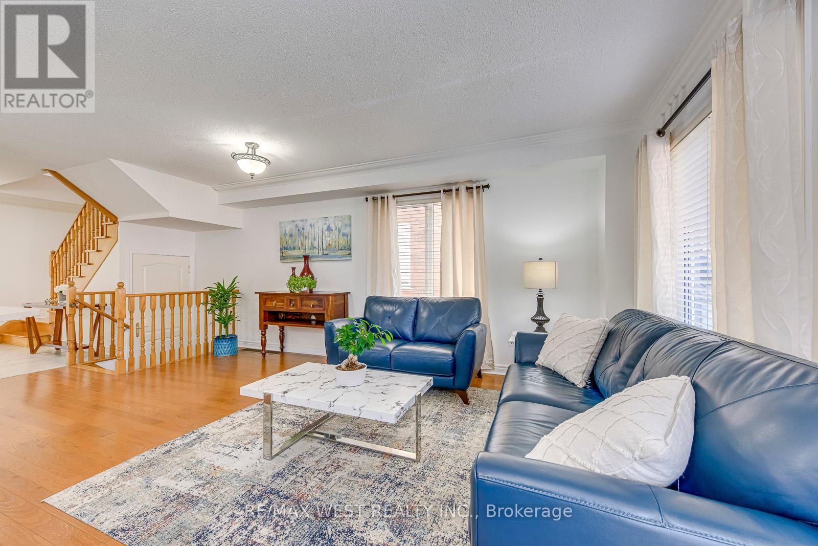 Photo 13 of 56 Laura Sabrina Drive, Vaughan ON