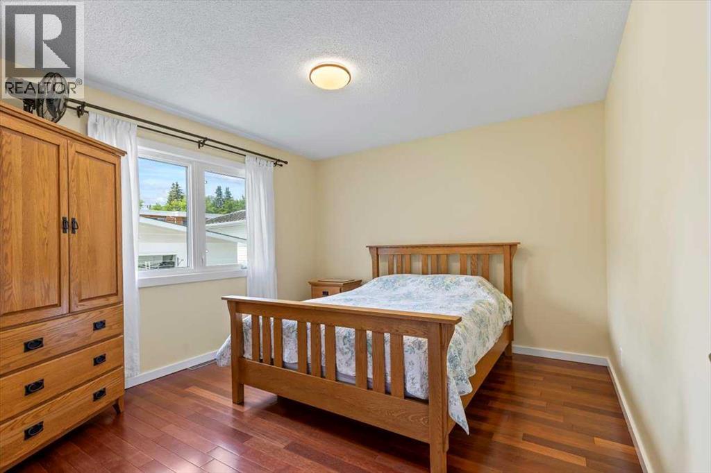 Single Family House Bungalow for Sale in  Namaka Crescent NW North Haven Calgary 