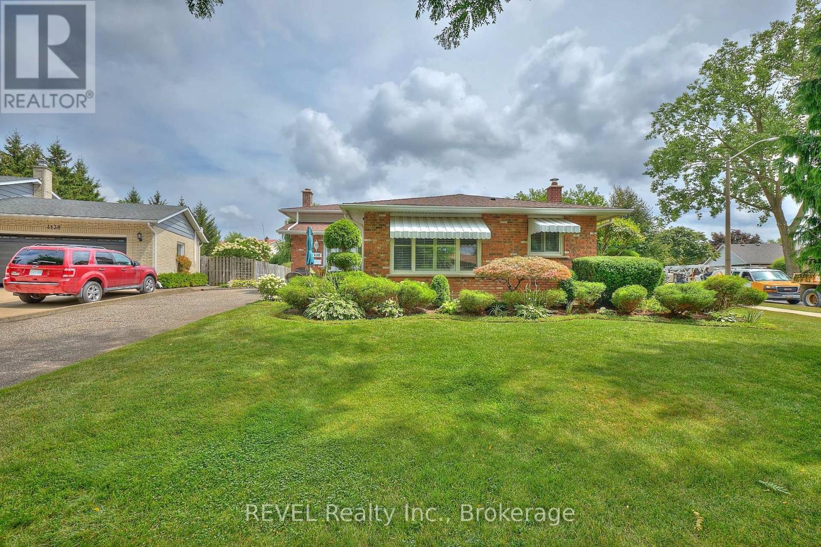 Photo 1 of 4148 Preston Avenue, Niagara Falls ON