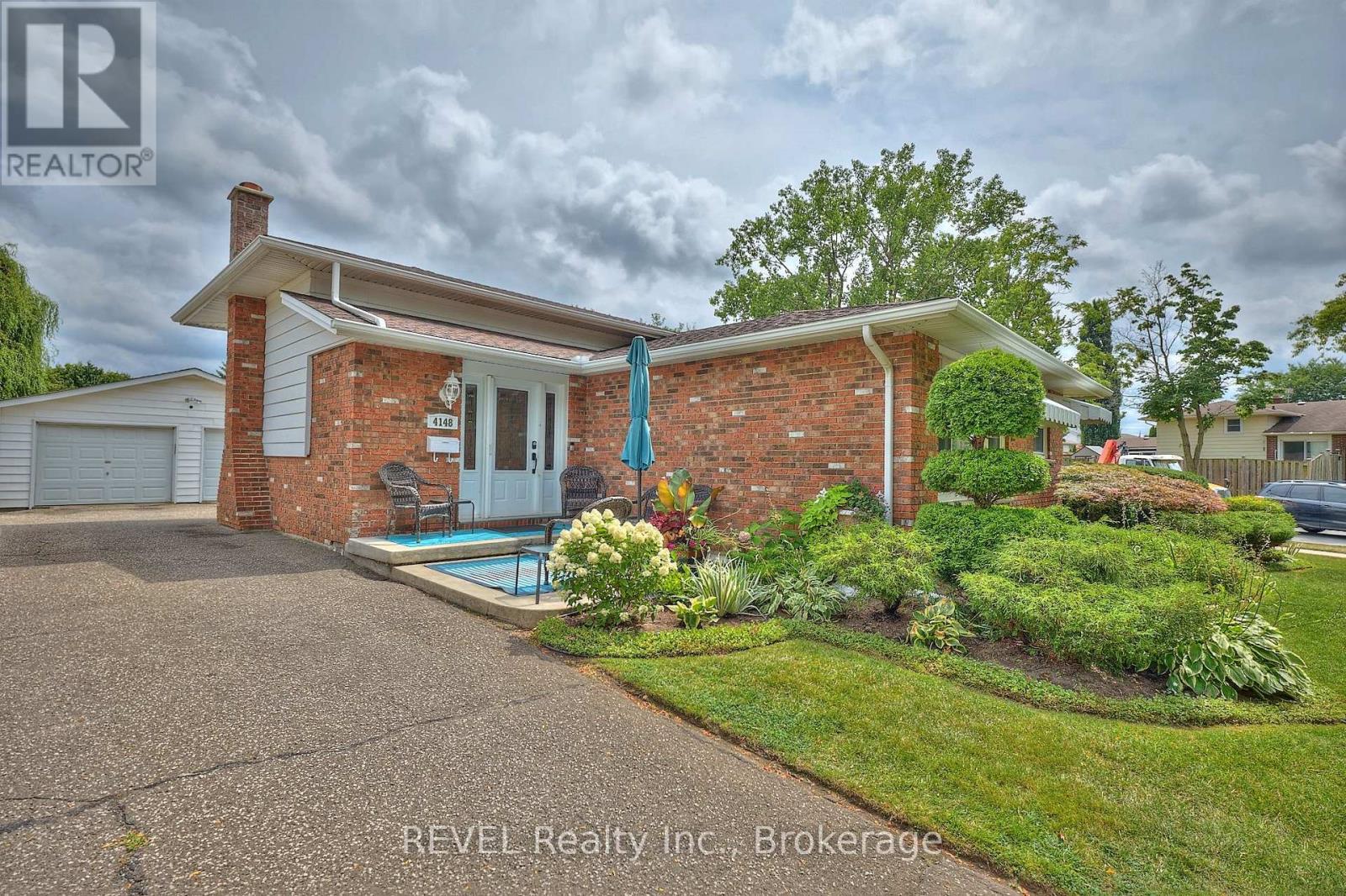 Photo 2 of 4148 Preston Avenue, Niagara Falls ON