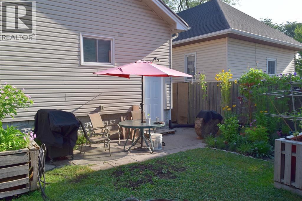 Photo 2 of 313 Talfourd Street, Sarnia ON