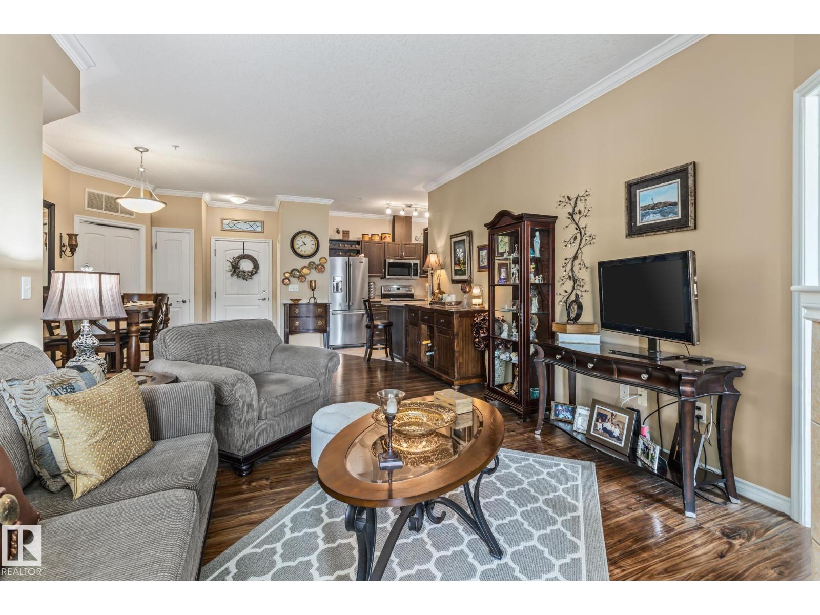 Photo 10 of 105 8528 82 Av Nw, Edmonton AB