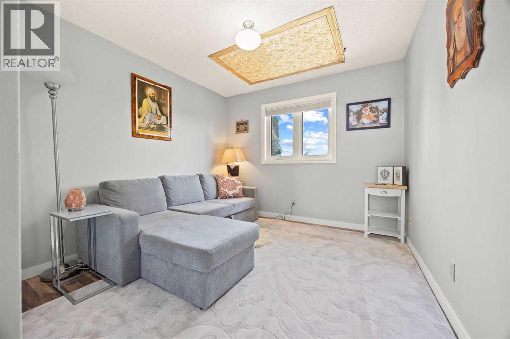 Single Family House for Sale in  Hawkville Close NW Hawkwood Calgary 