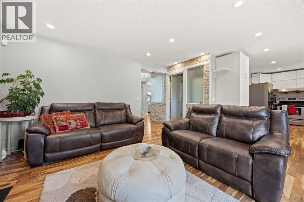 Single Family House for Sale in  Hawkville Close NW Hawkwood Calgary 