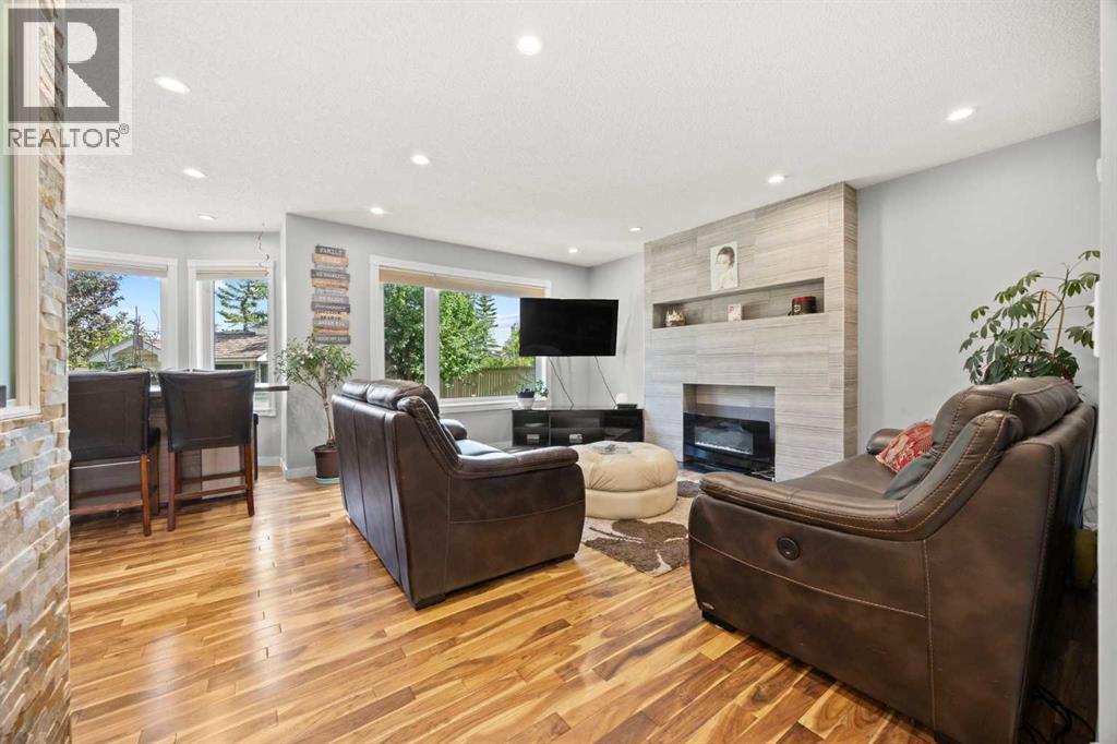 Single Family House for Sale in  Hawkville Close NW Hawkwood Calgary 