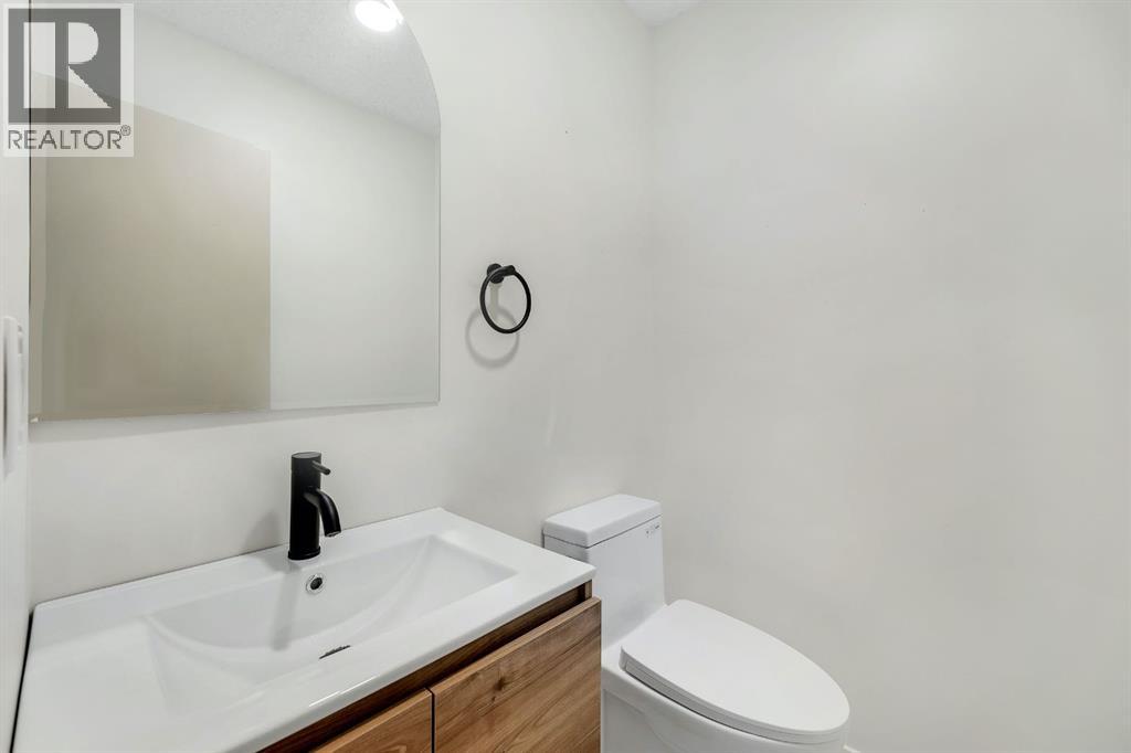 Photo 16 of 212 Midlawn Close Se, Calgary AB