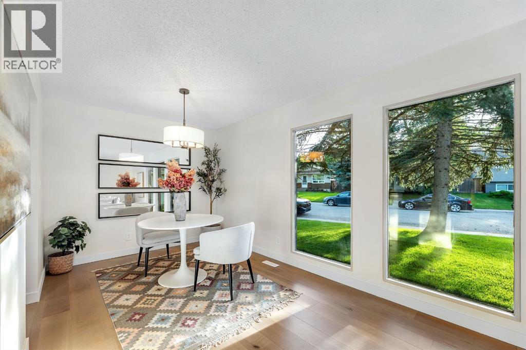 Photo 5 of 212 Midlawn Close Se, Calgary AB