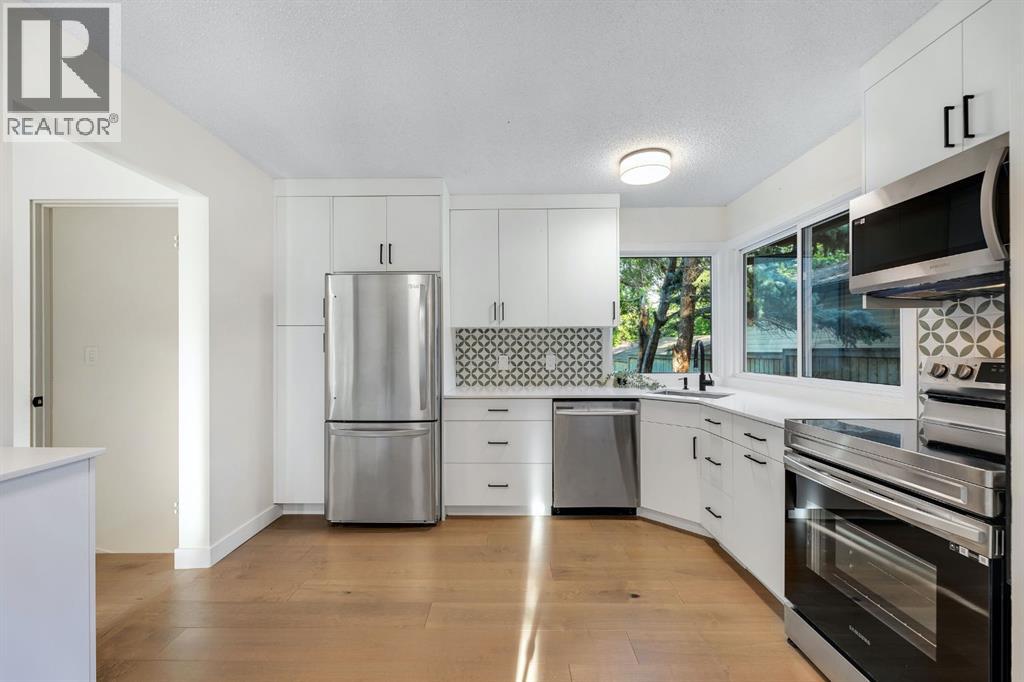 Photo 8 of 212 Midlawn Close Se, Calgary AB