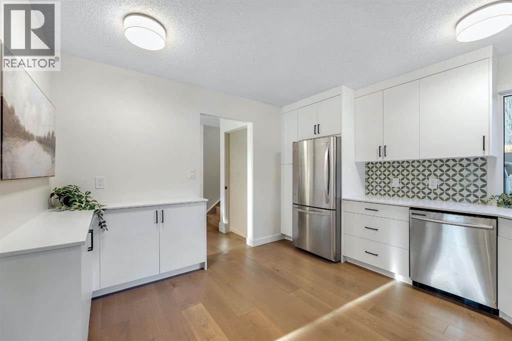 Photo 9 of 212 Midlawn Close Se, Calgary AB