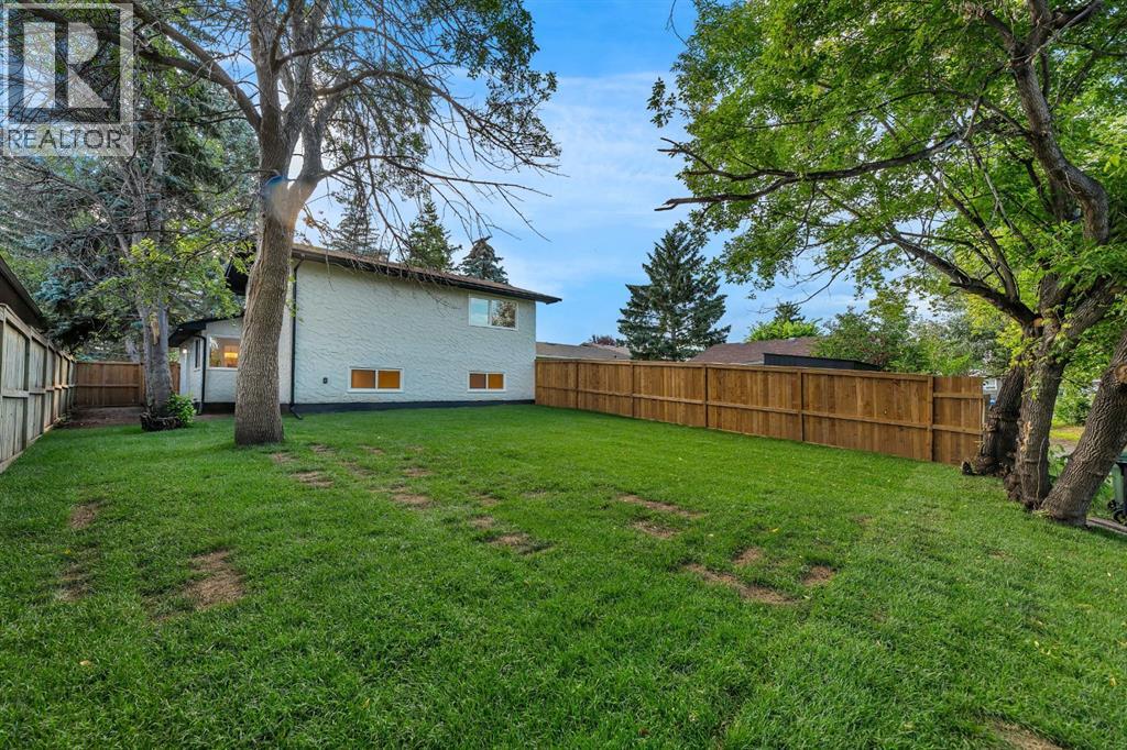Photo 25 of 212 Midlawn Close Se, Calgary AB