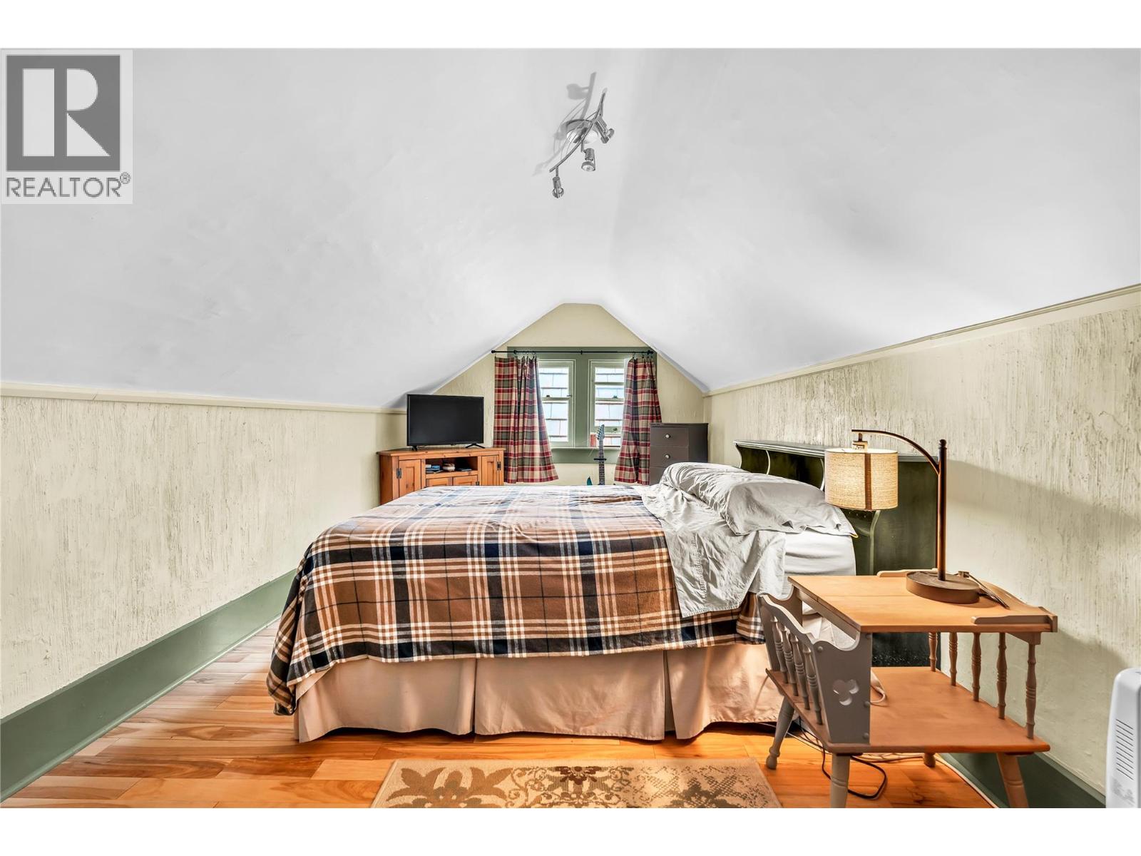  12405 Reynolds Avenue, Summerland