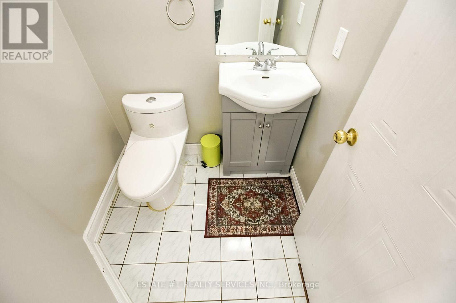 Photo 13 of 117 Richwood Crescent, Brampton ON