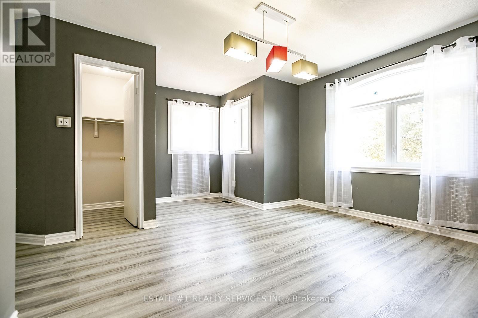 Photo 16 of 117 Richwood Crescent, Brampton ON