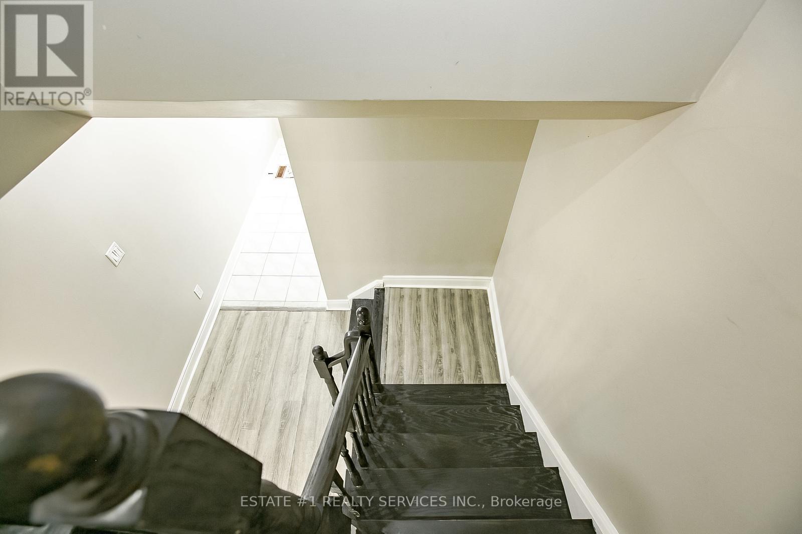 Photo 14 of 117 Richwood Crescent, Brampton ON