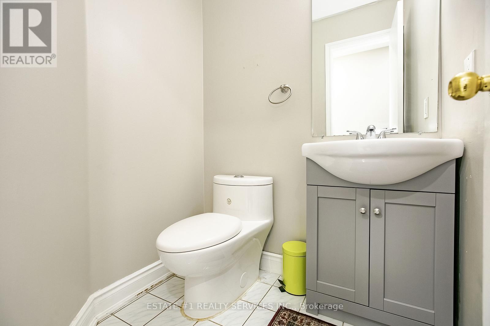 Photo 12 of 117 Richwood Crescent, Brampton ON