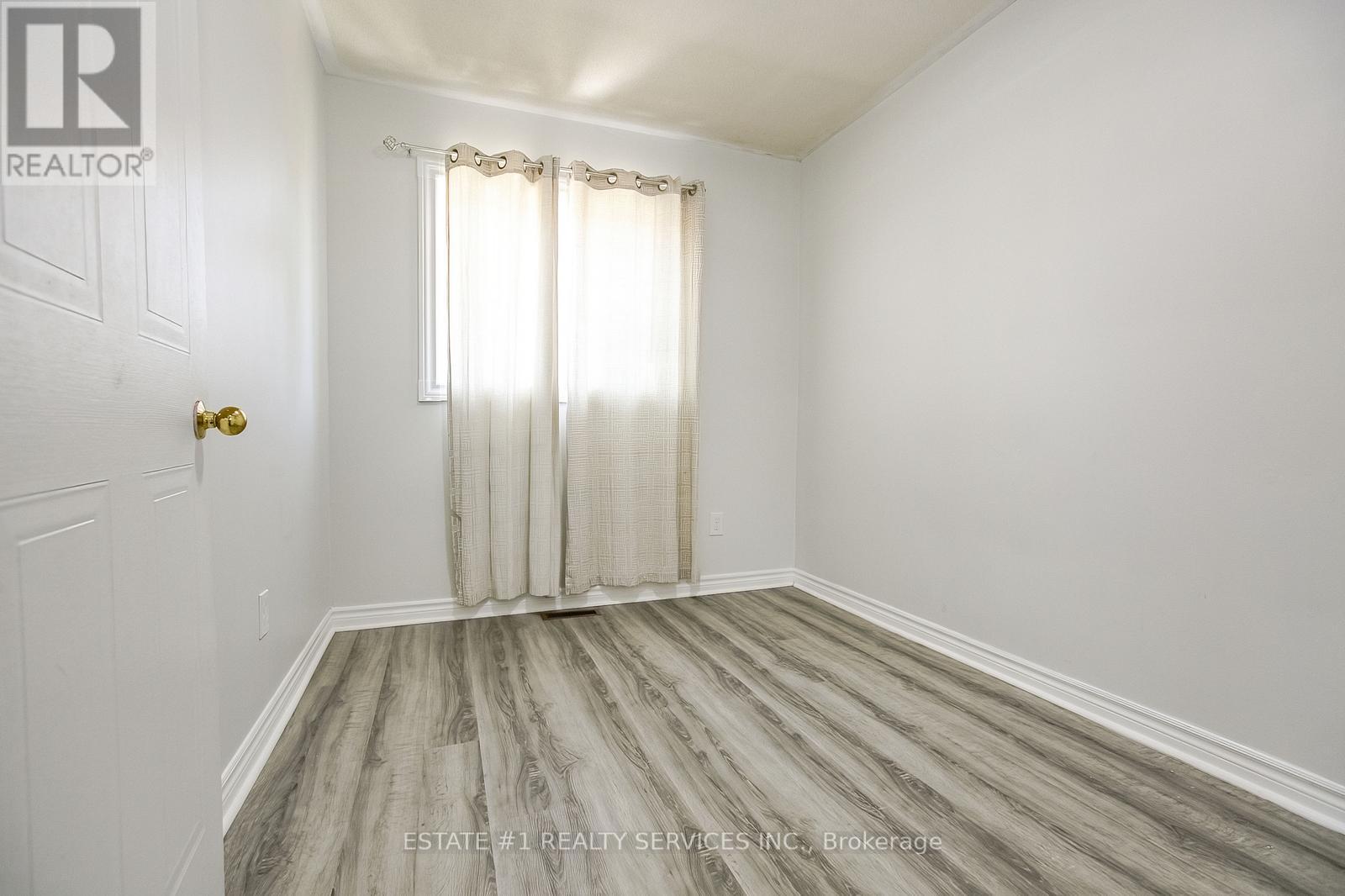Photo 25 of 117 Richwood Crescent, Brampton ON