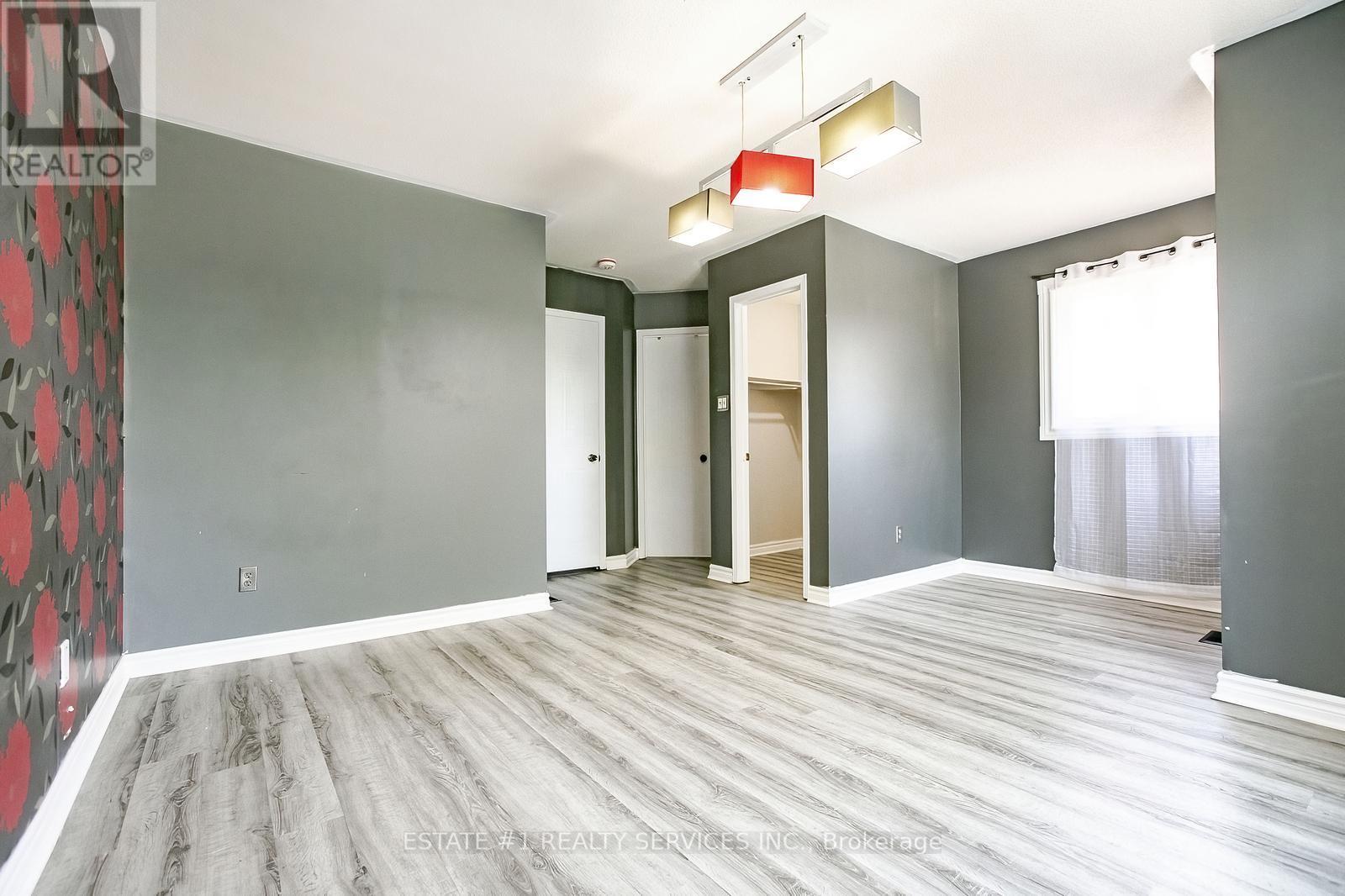 Photo 17 of 117 Richwood Crescent, Brampton ON
