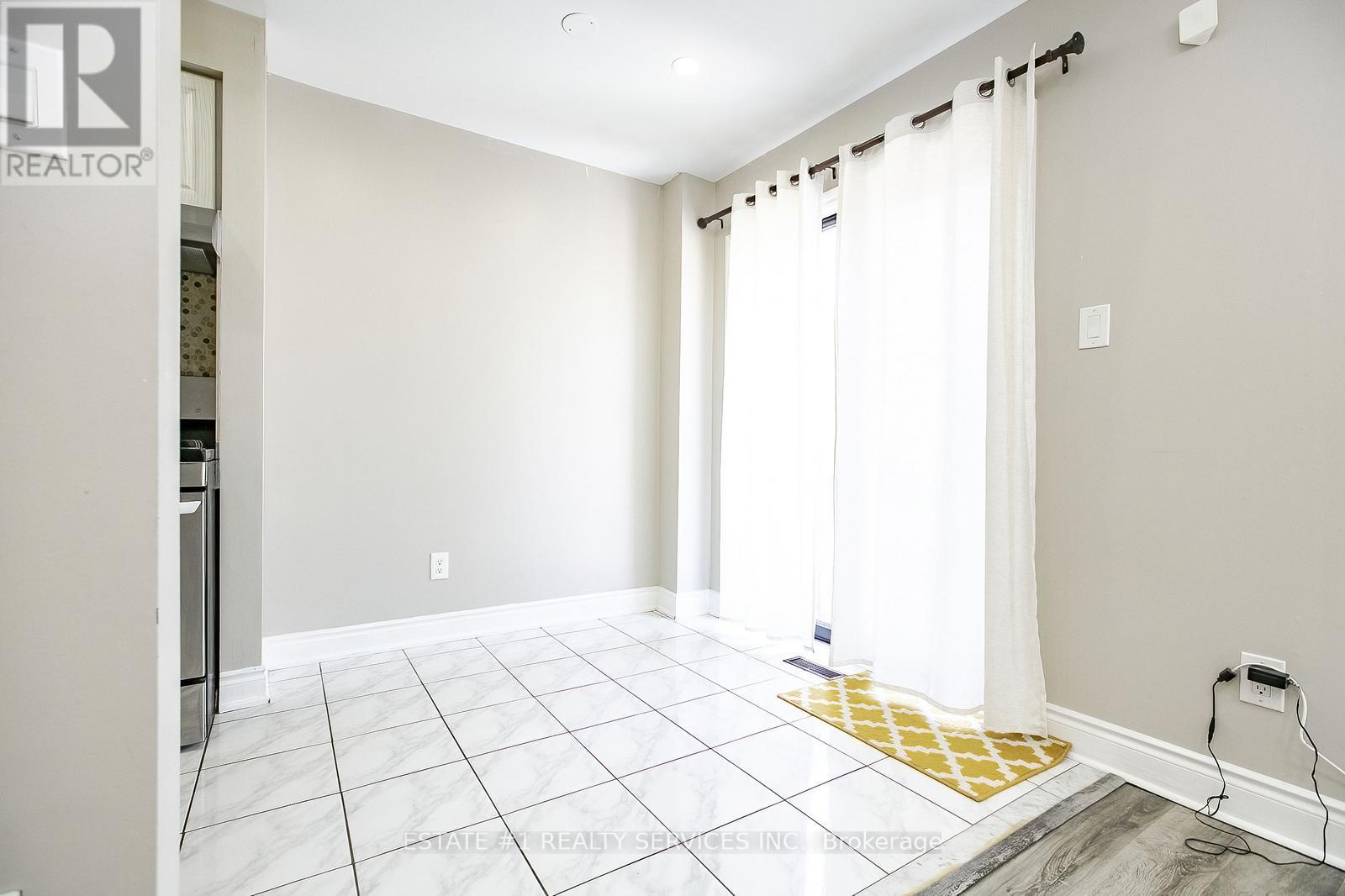Photo 10 of 117 Richwood Crescent, Brampton ON