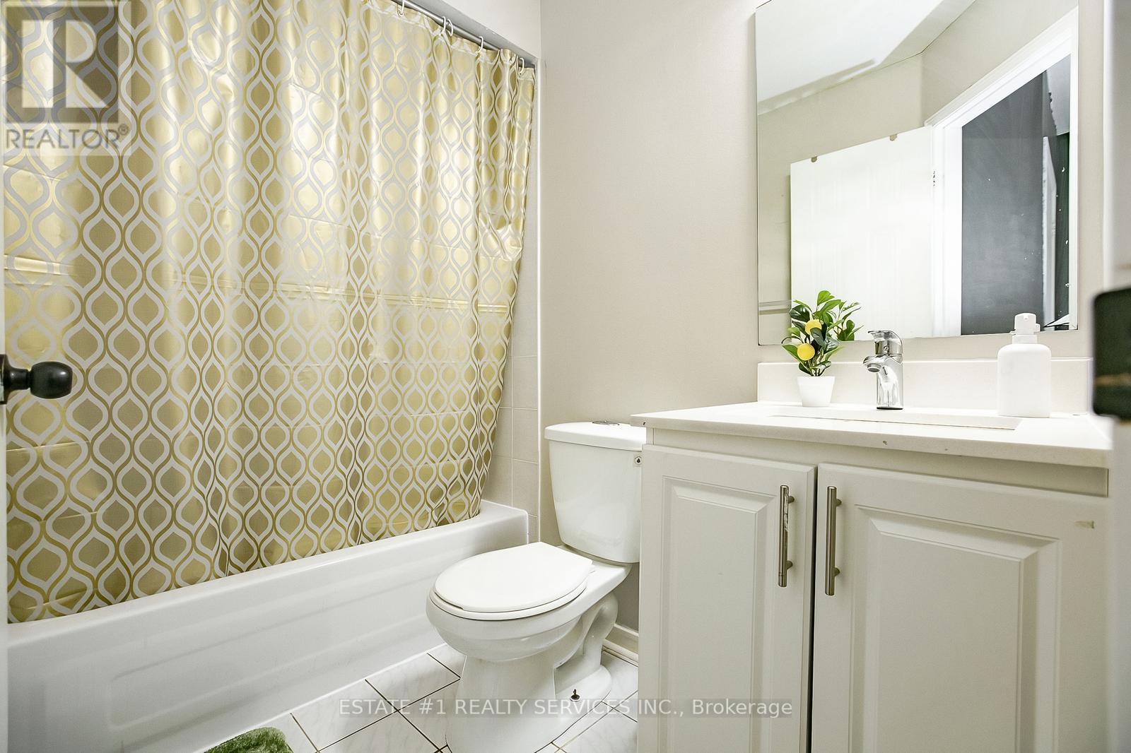 Photo 20 of 117 Richwood Crescent, Brampton ON