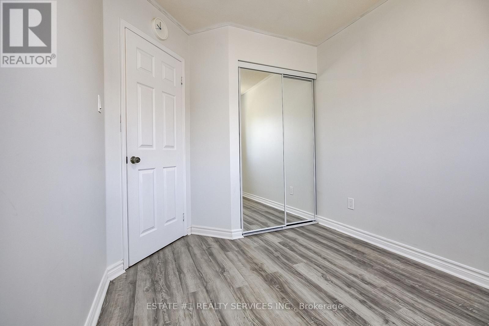 Photo 23 of 117 Richwood Crescent, Brampton ON