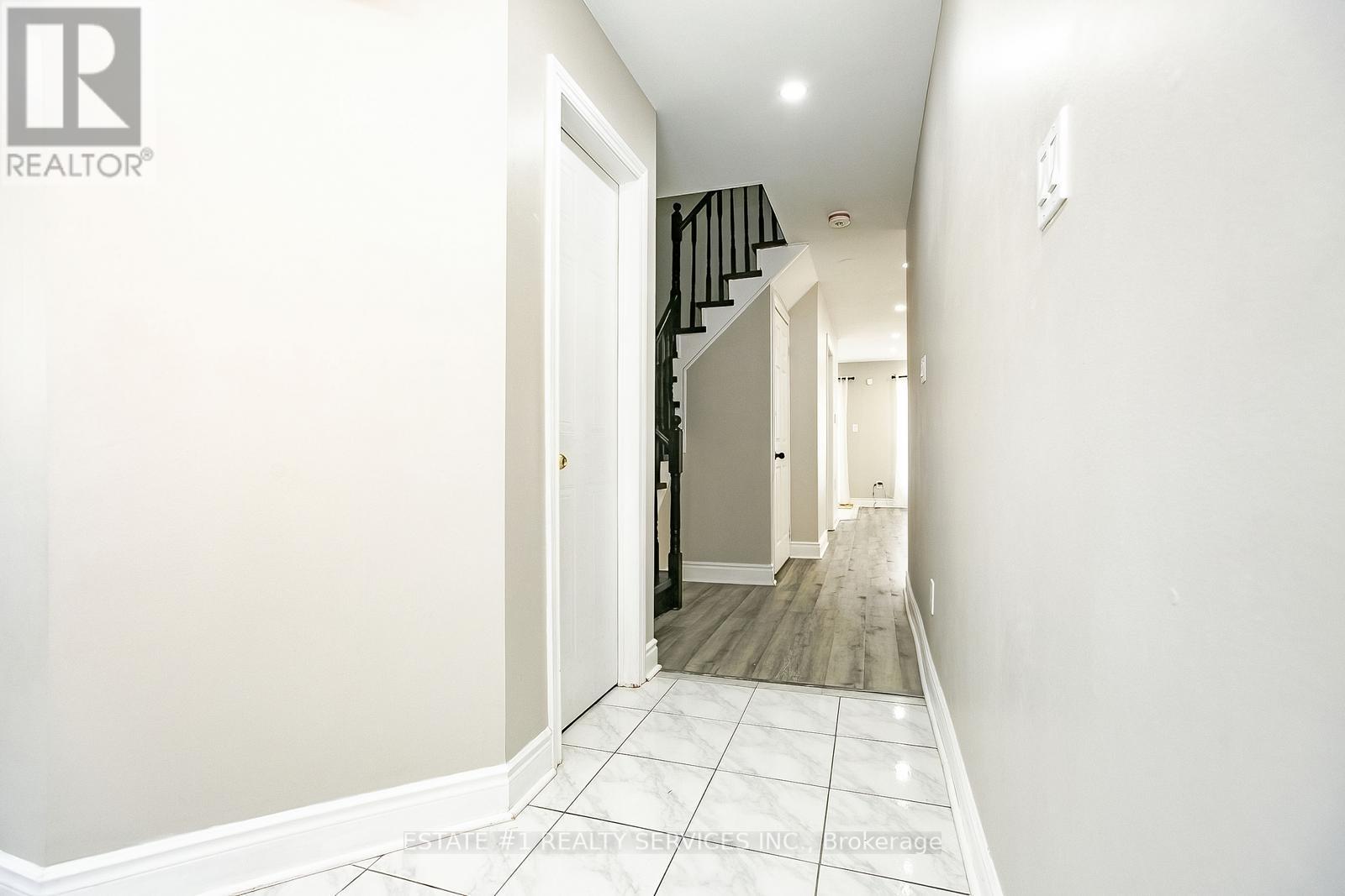 Photo 5 of 117 Richwood Crescent, Brampton ON