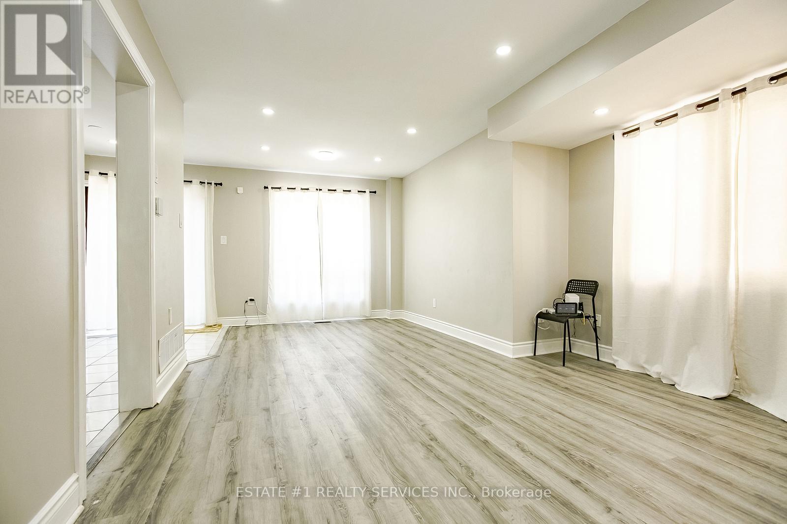 Photo 6 of 117 Richwood Crescent, Brampton ON