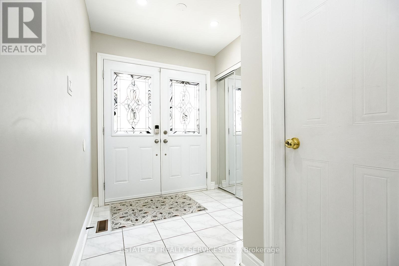 Photo 4 of 117 Richwood Crescent, Brampton ON
