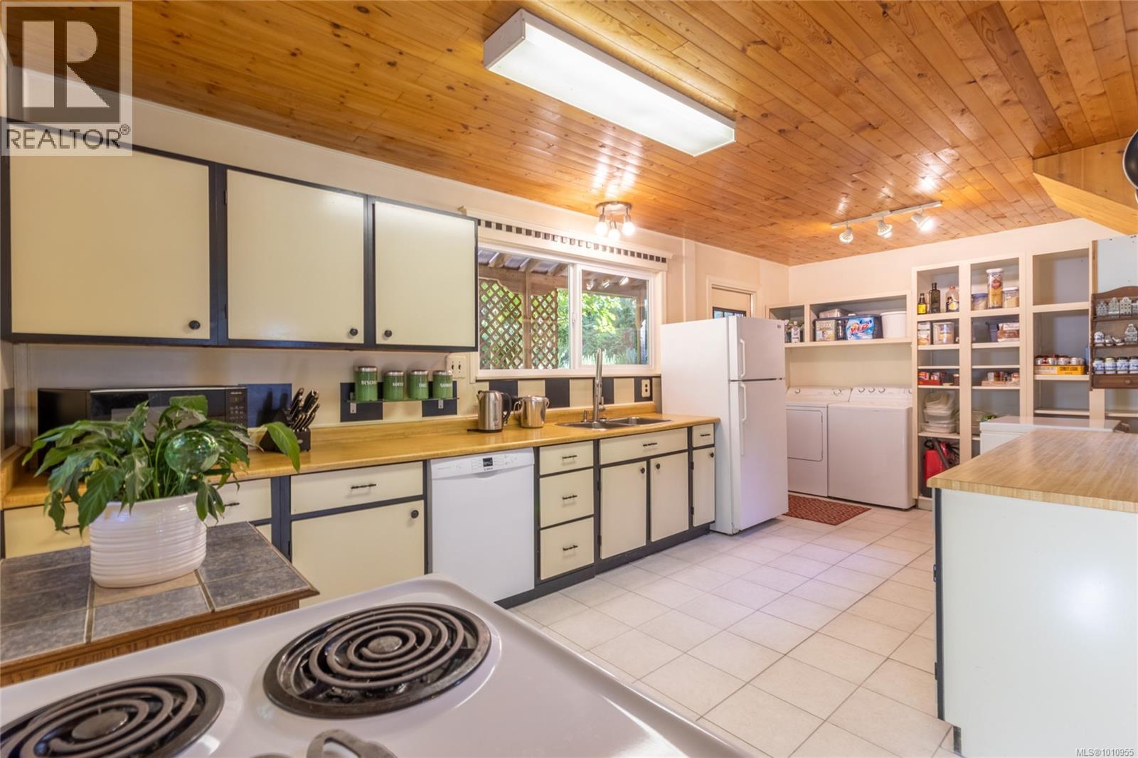  2703 Brigadoon Crescent, Pender Island