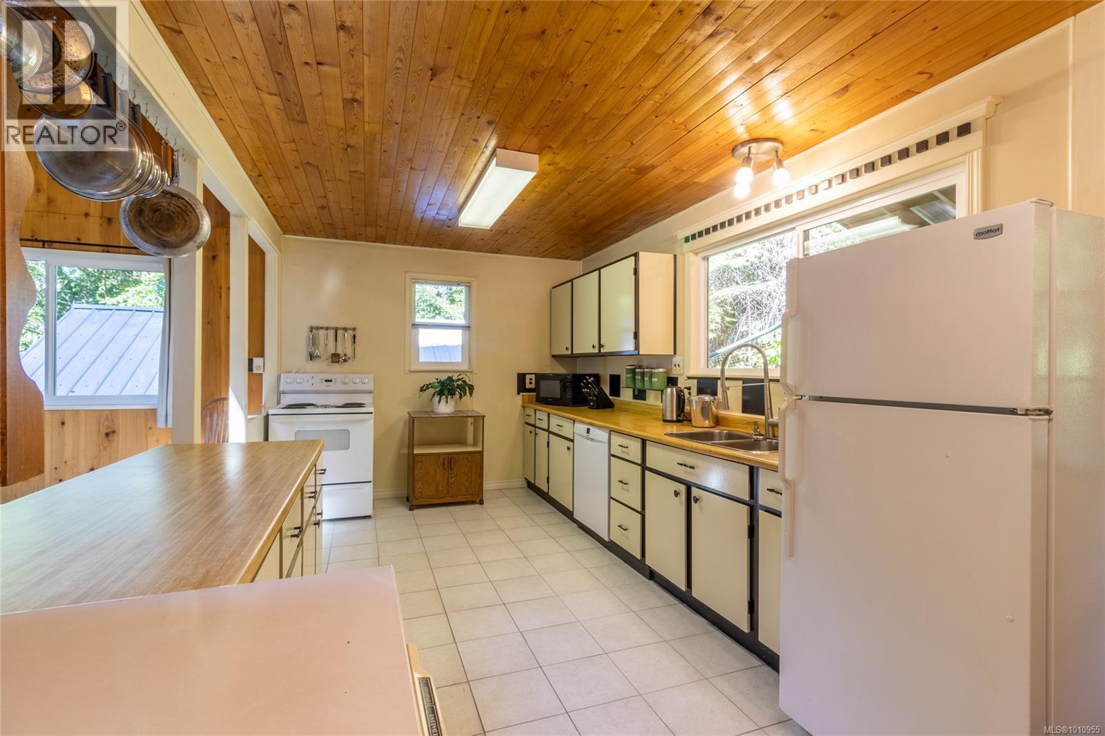  2703 Brigadoon Crescent, Pender Island
