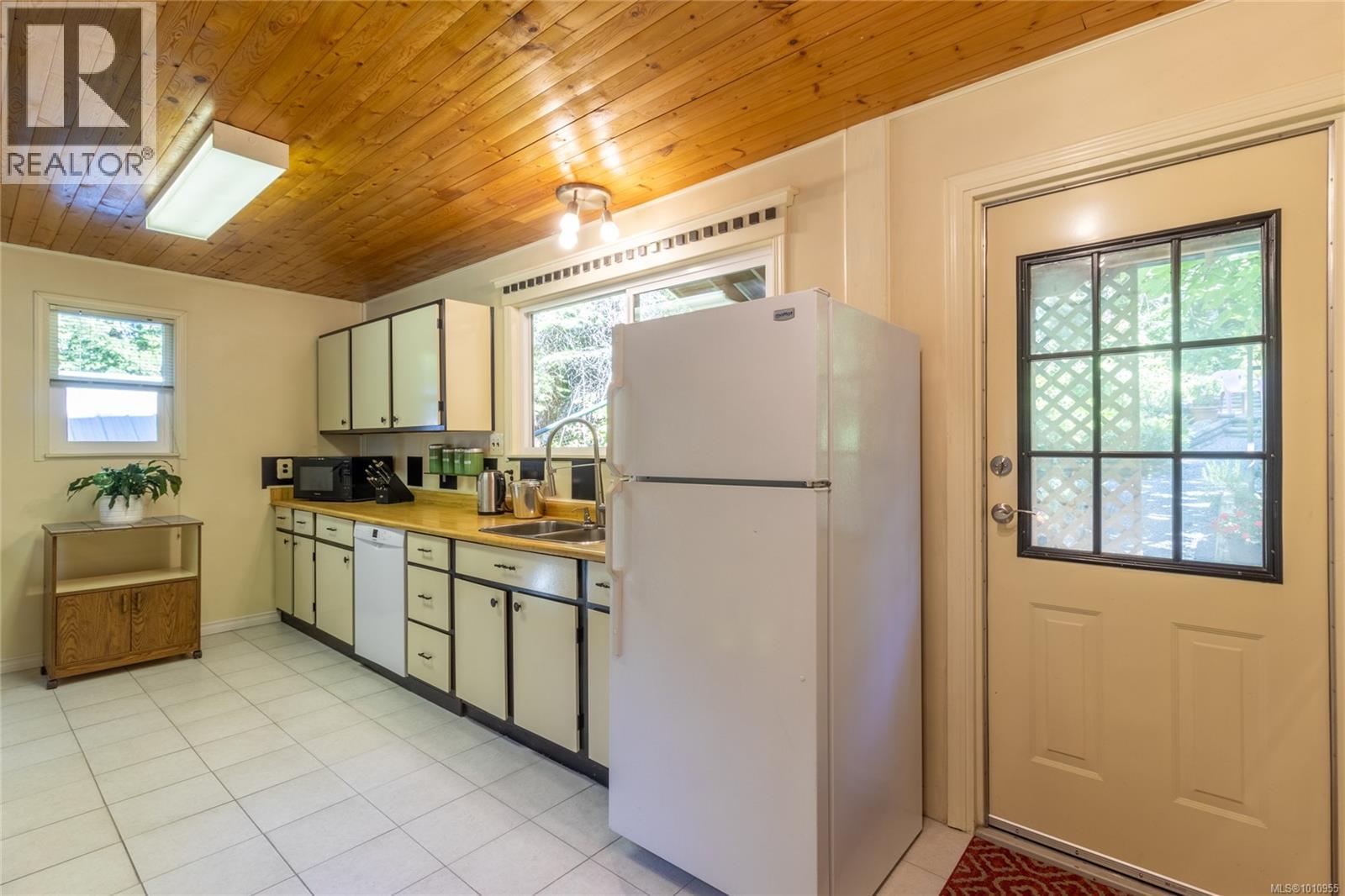  2703 Brigadoon Crescent, Pender Island