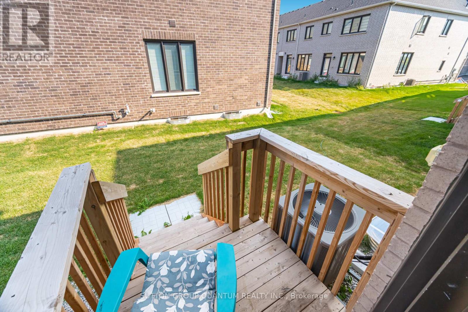 Photo 3 of 462 Celandine Terrace, Milton ON