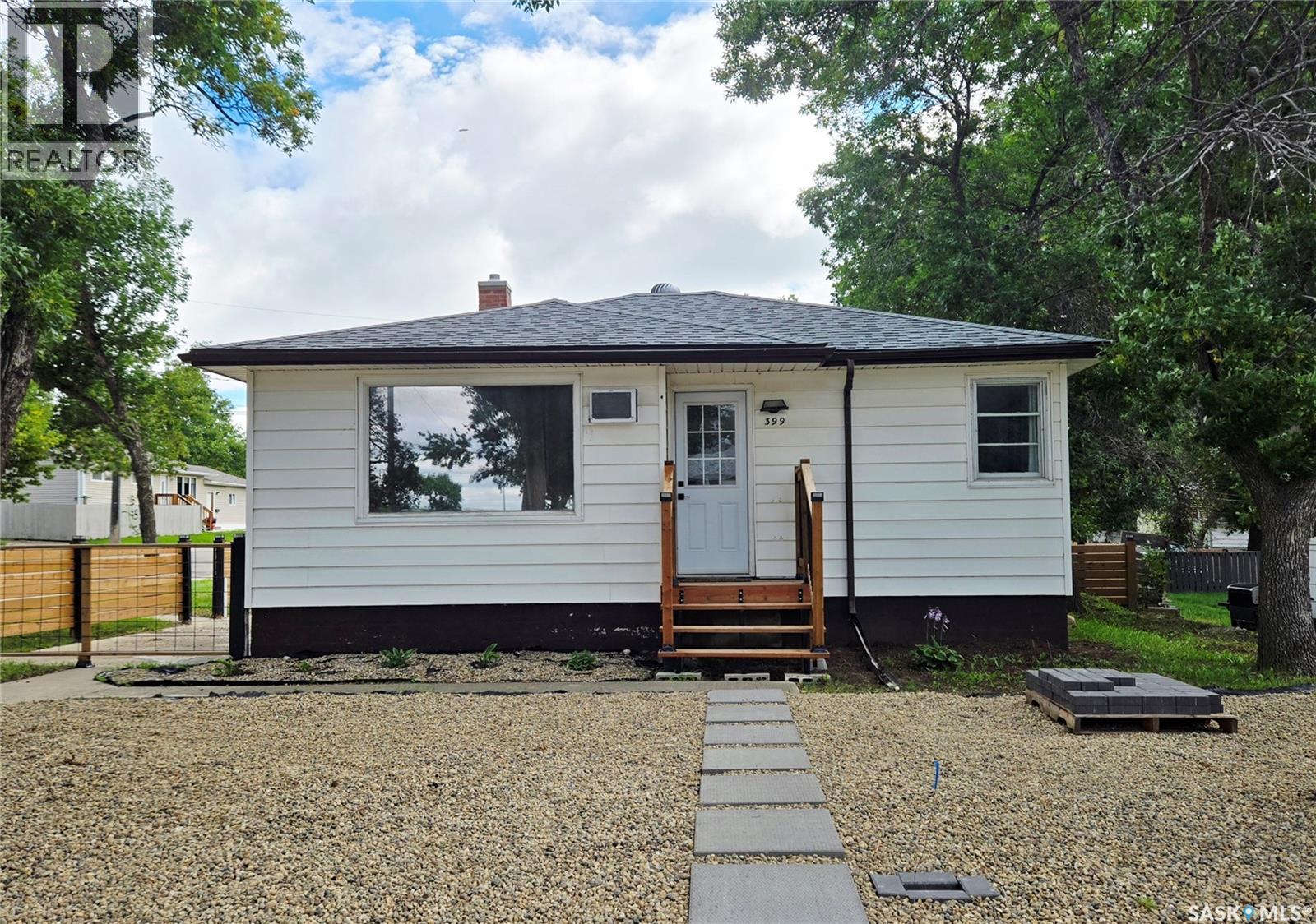 Single Family House Bungalow for Sale in  th AVENUE NW Swift Current 