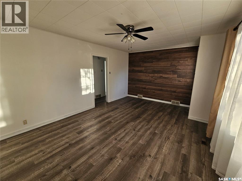 Single Family House Bungalow for Sale in  th AVENUE NW Swift Current 