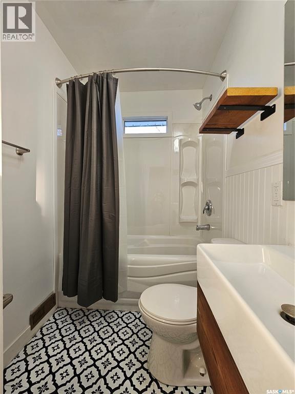 Single Family House Bungalow for Sale in  th AVENUE NW Swift Current 