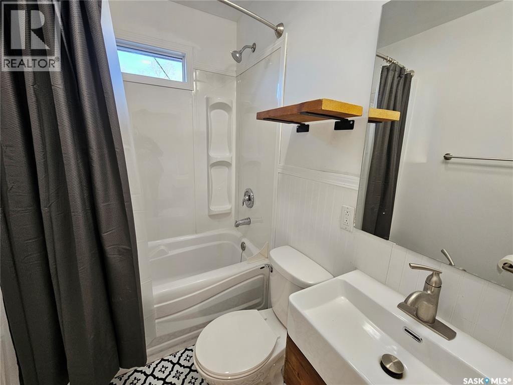 Single Family House Bungalow for Sale in  th AVENUE NW Swift Current 