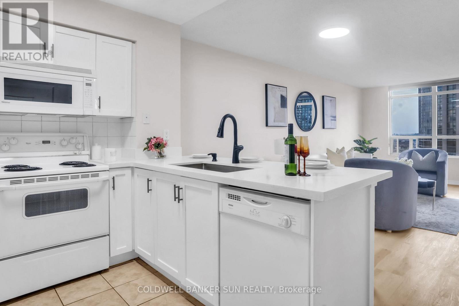 Photo 14 of 1104 35 Kingsbridge Garden Circle, Mississauga ON