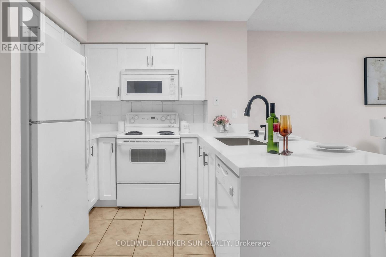Photo 9 of 1104 35 Kingsbridge Garden Circle, Mississauga ON