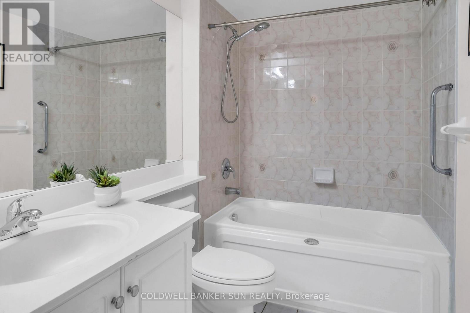 Photo 21 of 1104 35 Kingsbridge Garden Circle, Mississauga ON