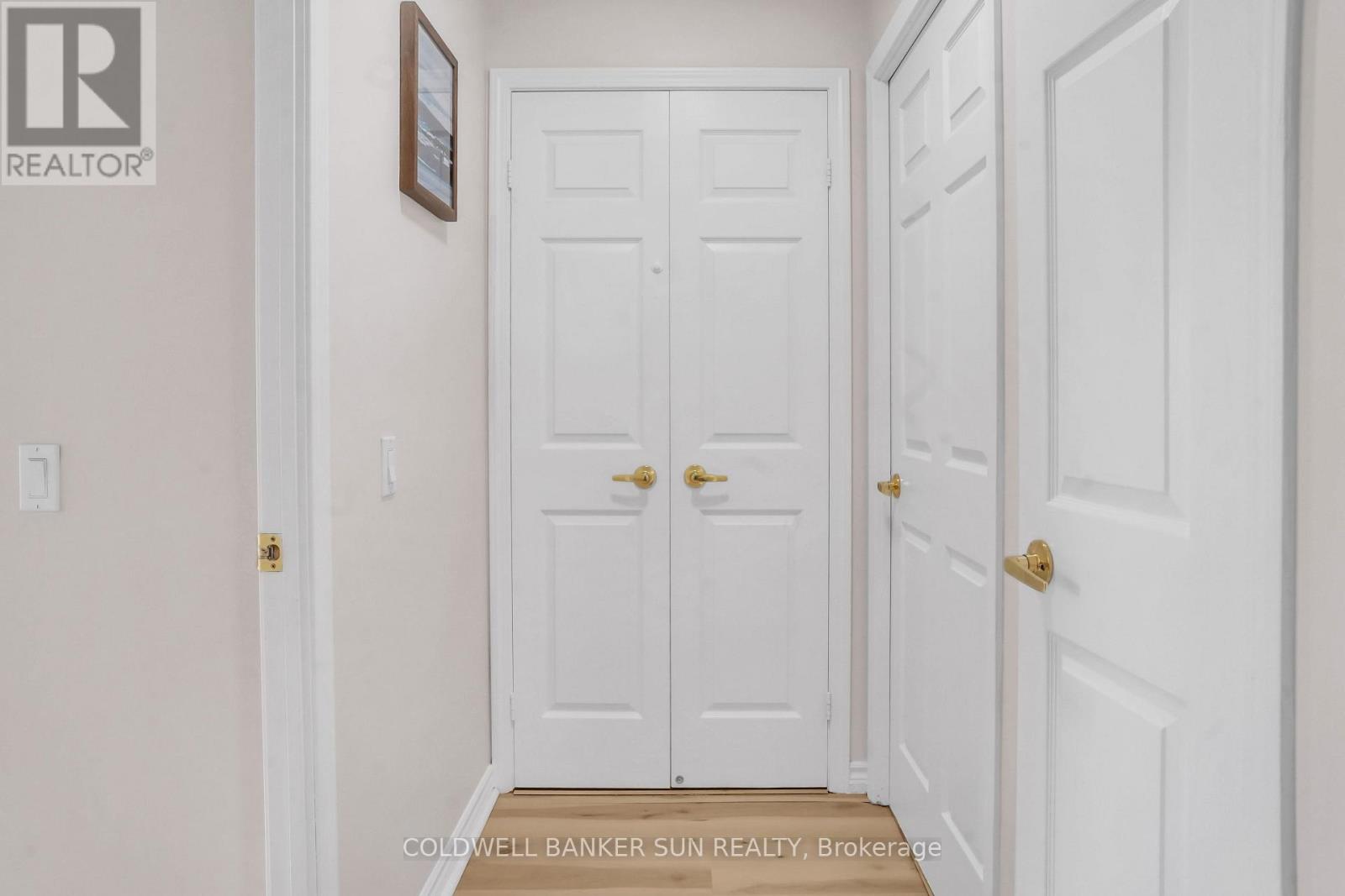 Photo 7 of 1104 35 Kingsbridge Garden Circle, Mississauga ON