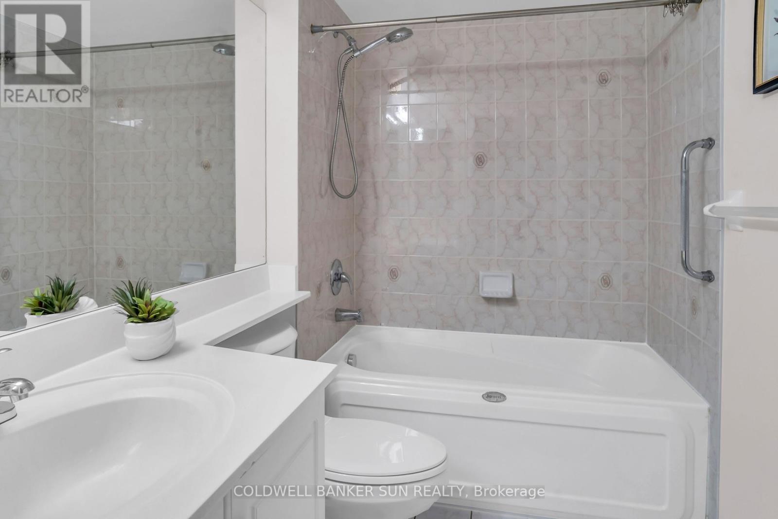 Photo 12 of 1104 35 Kingsbridge Garden Circle, Mississauga ON