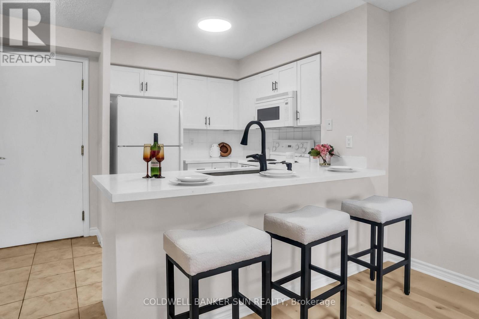 Photo 11 of 1104 35 Kingsbridge Garden Circle, Mississauga ON