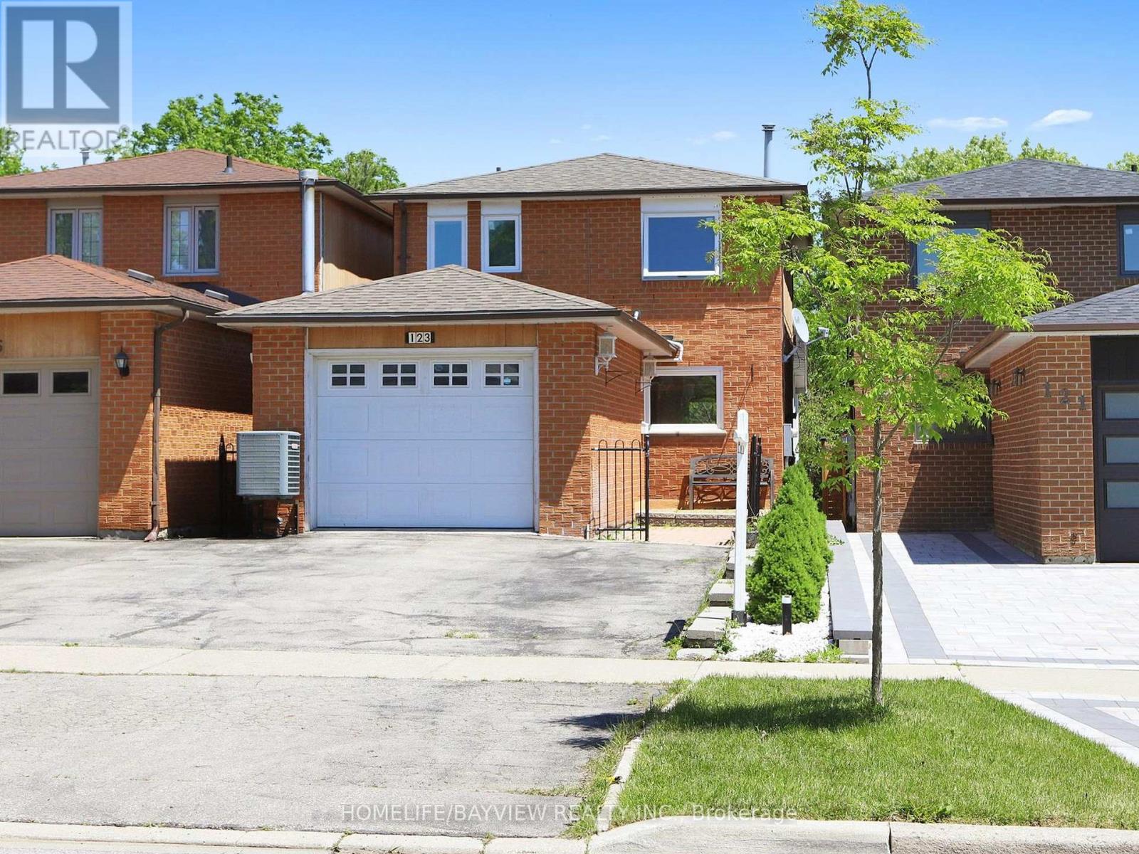 Photo 1 of 123 Kersey Crescent, Richmond Hill ON