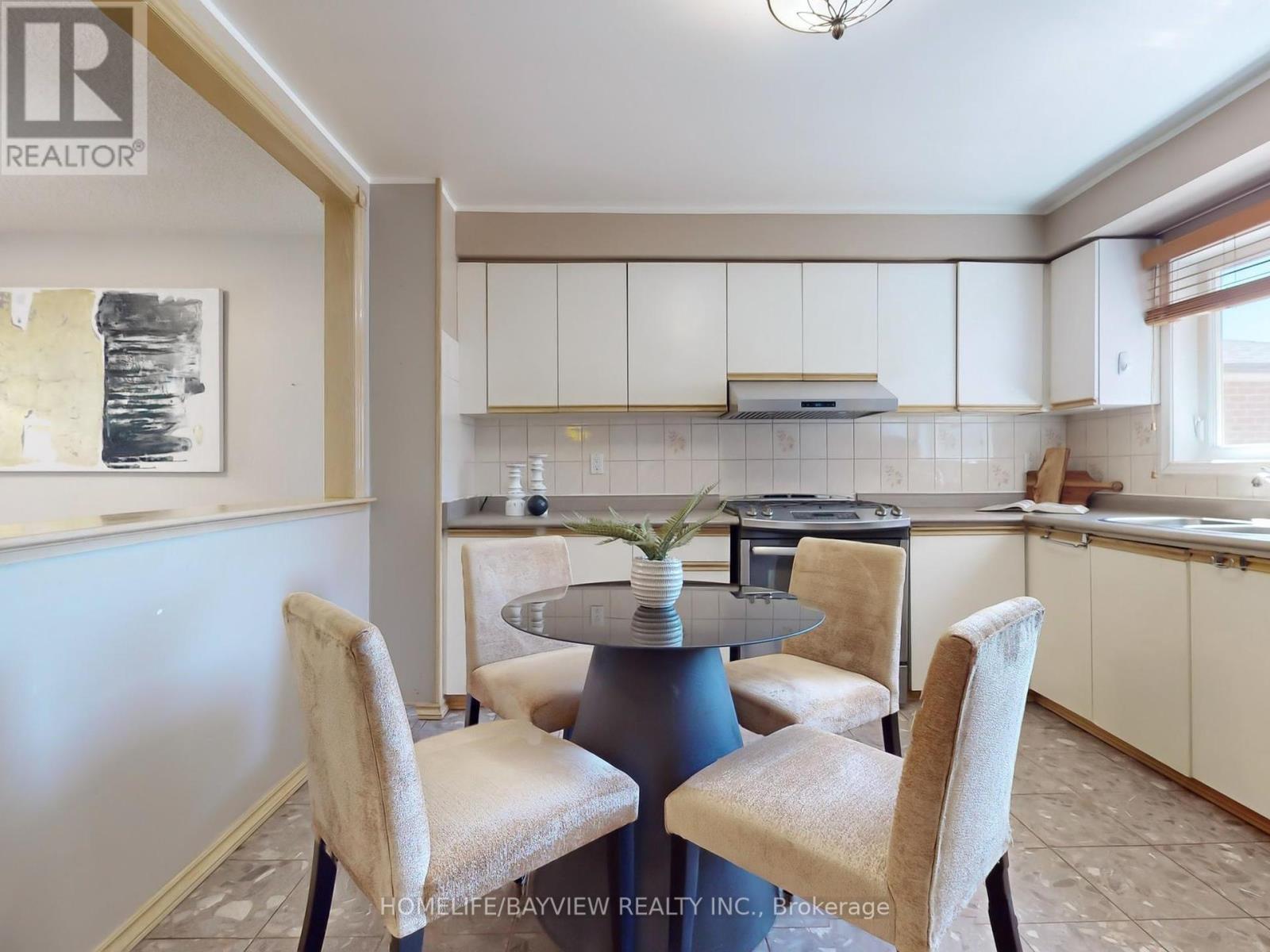 Photo 13 of 123 Kersey Crescent, Richmond Hill ON
