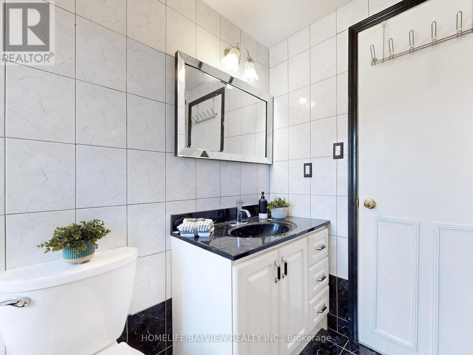 Photo 26 of 123 Kersey Crescent, Richmond Hill ON
