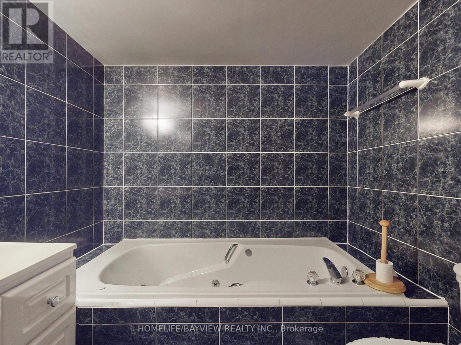 Photo 36 of 123 Kersey Crescent, Richmond Hill ON