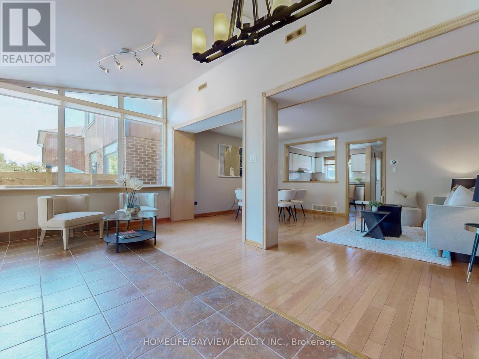 Photo 8 of 123 Kersey Crescent, Richmond Hill ON