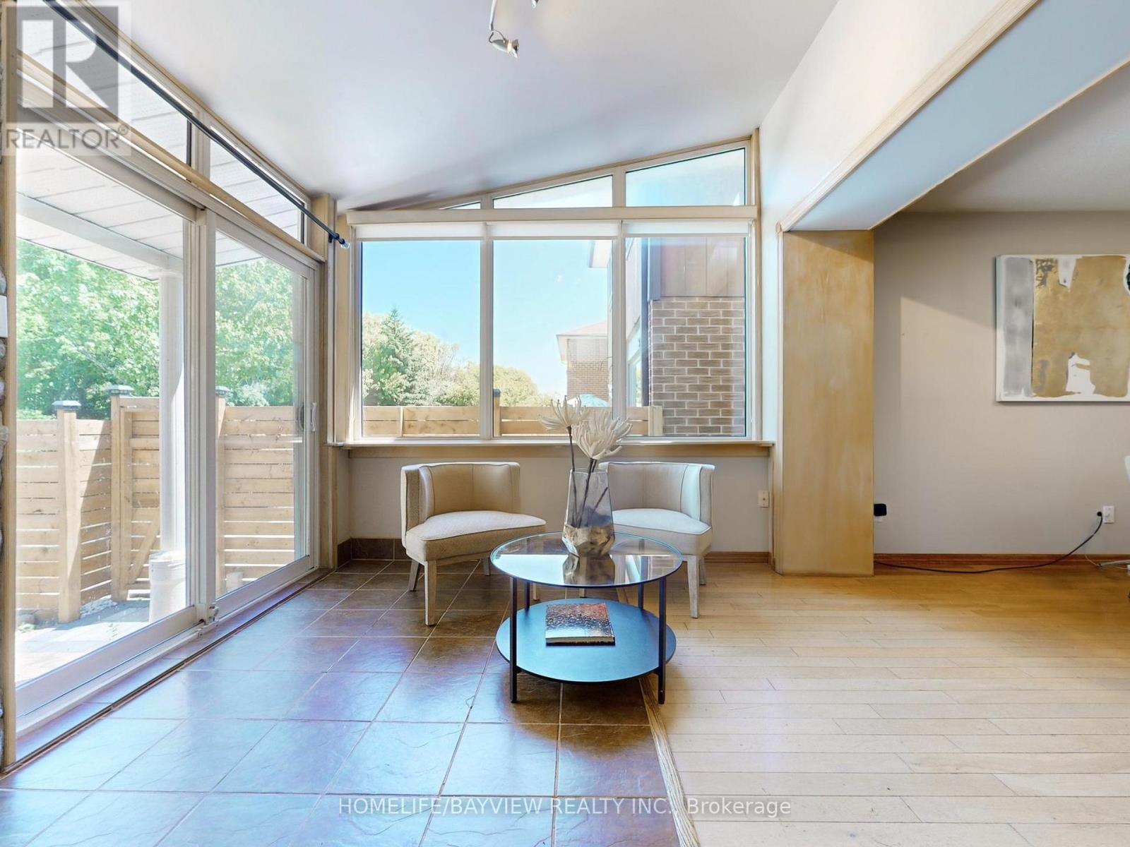 Photo 9 of 123 Kersey Crescent, Richmond Hill ON