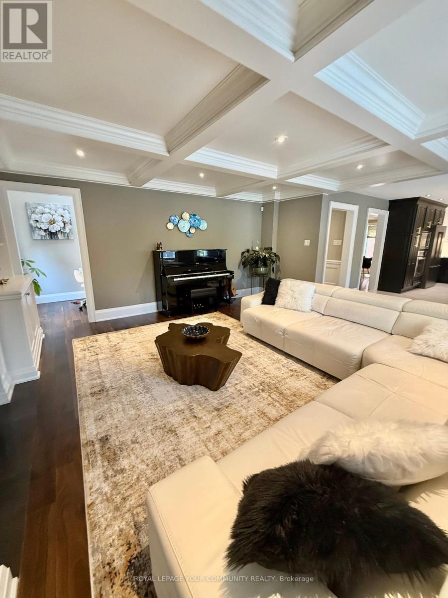 Photo 10 of 20 White Lodge Crescent, Richmond Hill ON